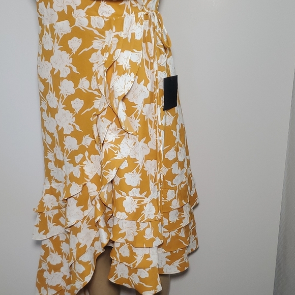 NWT Lulus Floral Ruffle Asymmetrical Wrap Dress in Yellow and White Size L - Picture 5 of 15